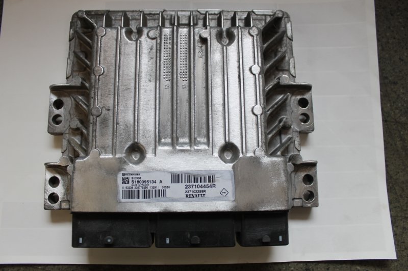 Řídící jednotka SID 306 CONTINENTAL S180095134A RENAULT 237104454R