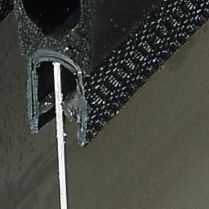 Profil těsnicí 17 mm s patkou / lemem 30° – role 20 m 310852 Profil těsnicí 17 mm s patkou / lemem 30° – role 20 m 310852